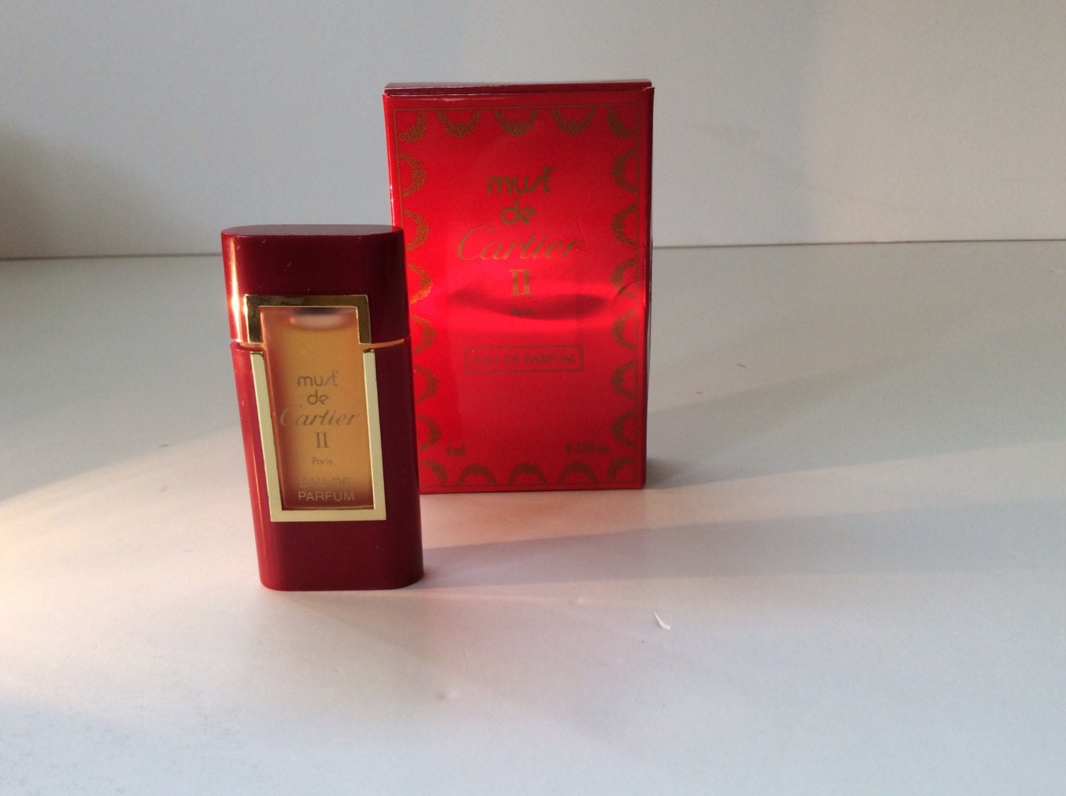 Perfume mini Must de Cartier II in red box