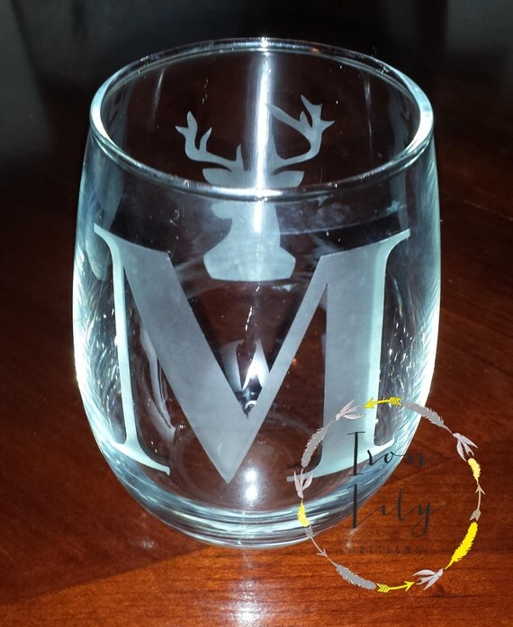 Items similar to Etched Stemless Deer Head Wine Glass on Etsy