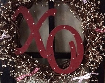 18" XO Valentine wreath, pip berries & grapevine