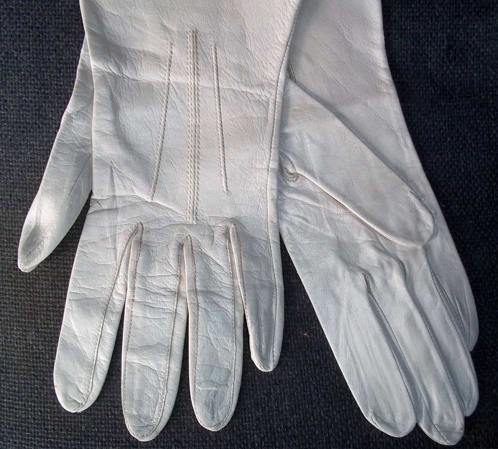 Vintage Pale Gray Kid Leather Gloves Never Worn Size 61/2