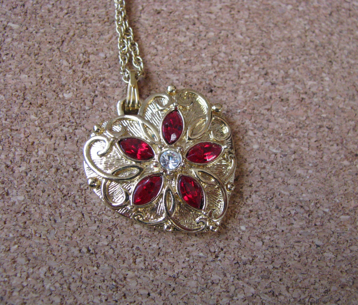 Vintage Avon gold textured heart pendant necklace with ruby