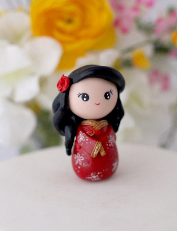 Chinese bride and groom wedding cake topper kokeshi by Chikipita
