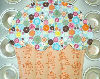 Cupcake Potholder / Oven Mitt / Hot Pad