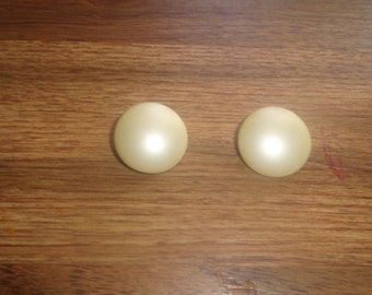 vintage clip on earrings ivory colored glass