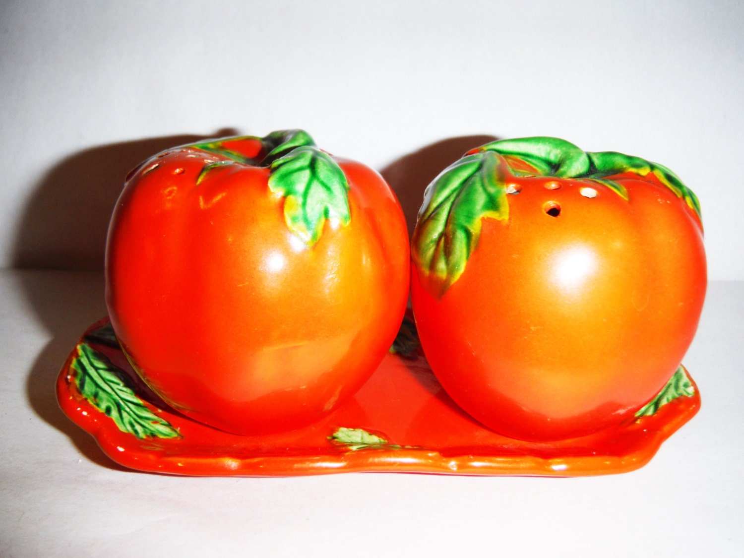 Vintage tomato salt and pepper shakers red and green mid century Japan