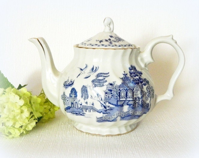 Blue Willow Teapot Robinson Design Group Japan