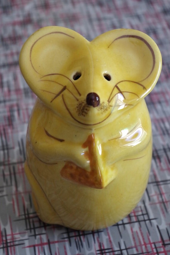 Vintage 1960s Ceramic Mouse Grated Cheese Dispenser Shaker