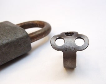 Antique Key Ring - Clover BN5 - Size 9.5 - Jewelry - Fashion - Vintage - Steampunk - Steel - Repurposed
