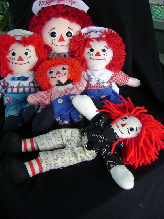Five vintage Raggedy Andy Dolls excellent condition