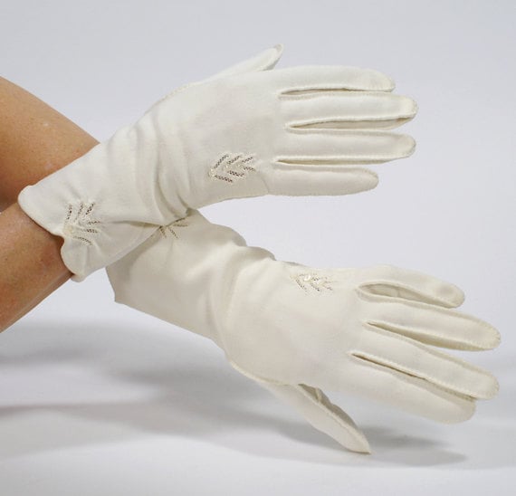 Vintage Women's White Gloves / Ladies Cotton Dress Over