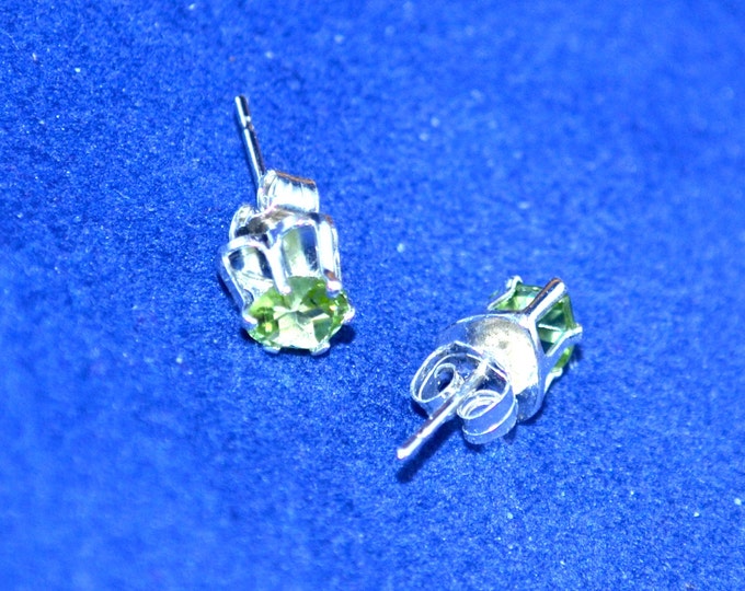 Peridot Stud Earrings, 6mm Heart, Natural, Set in Sterling Silver E708