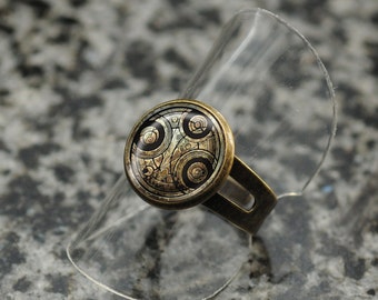 Doctor Who ring – Time Lord symbol in Gallifreyan writing – BBC Dr Who cosplay prop – jewelry / jewellery