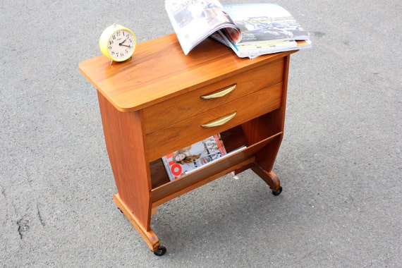 Alter Beistelltisch, Zeitungsständer Vintage, Zeitungsablage Beistelltisch Mit Zeitungsablage Holz ~ Alter Beistelltisch, Zeitungsständer Vintage, Zeitungsablage