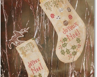 Chaussettes de Noel "Holly" Cross Stitch Pattern in PDF format