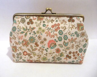 Cute Floral Clutch, Bridesmaid Clutch Purse, Wedding Party Gift, Flower Fabric Purse, Seven inch Frame