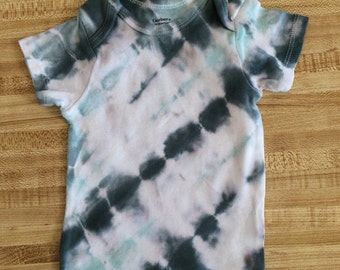 Tie Dye short-sleeve shirt - size 18 months - seafoam and navy