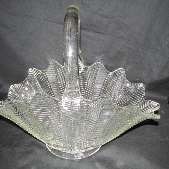 L E Smith glass basket feather fern pattern by FredsDiscoveries