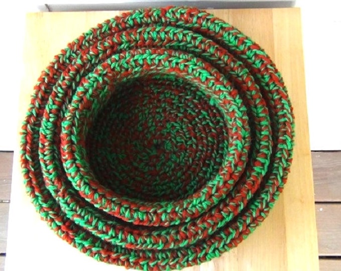 Crochet Baskets - Maine Made Rolled Brim Baskets - Set of 3 Nested Baskets 5", 7", 9" diameter - Bright Green and Rust Red Holiday