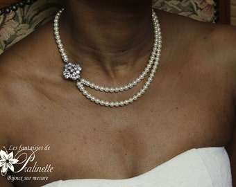 Collier de mariage deux rangs en perles de cristal nacré et pièce strassée en cristal.