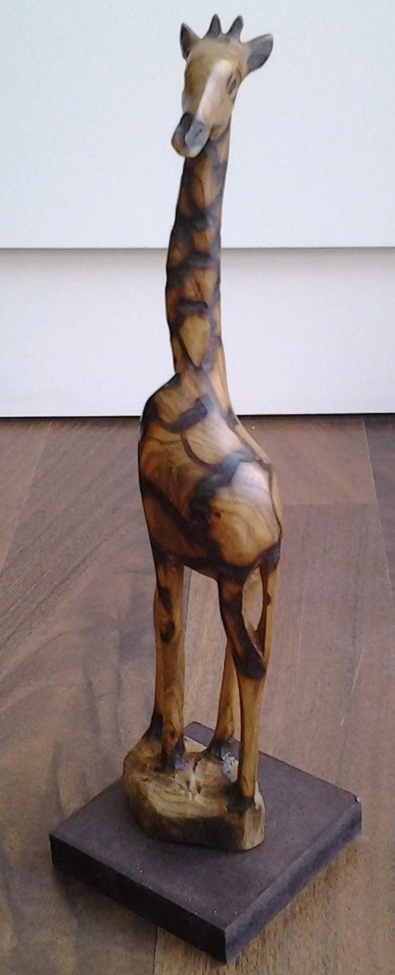 giraffe wooden statue