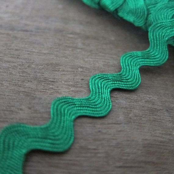 5 yard green zig zag trim ric rac edging by AmadeusCoutureSupply