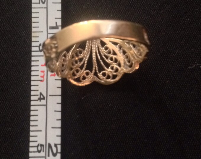 Storewide 25% Off SALE Vintage Ornate Ladies 14K Gold Lace Filigree Heart Shaped Ring Featuring Designer Inspired Design