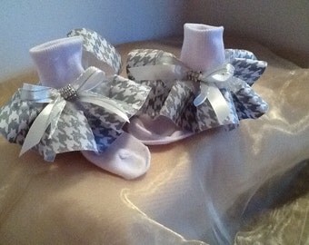 Girls gray/sparkles and white houndstooth ruffle trim socks for the holidays