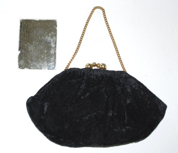 Vintage black velvet evening purse mirror gold clasp Vintage black velvet evening purse mirror gold clasp