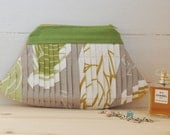 Clutch Bag Millefoglie (Elegant clutch bag made in a pleated canvas in brown, green, yellow and grey colors.)