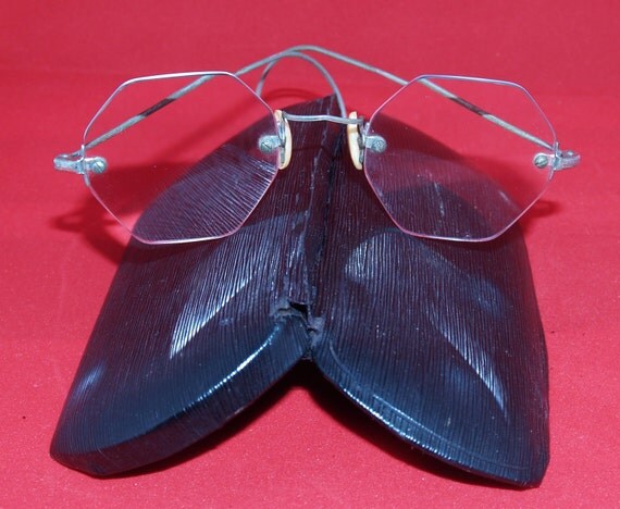 hexagonal rimless glasses