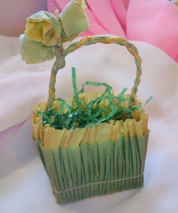 1940's CREPE PAPER BASKET Green Vintage Mini Easter
