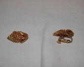 PINE Cone Signed Coro clip-on Earrings Vintage GOLD TONE
