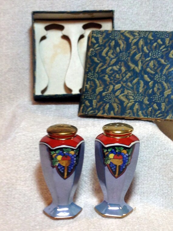 Salt and Pepper Shaker Made in Japan set with original box, Lusterware