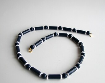 SALE vintage blue & white beaded strand Trifari necklace . vintage Trifari costume jewelry . layering necklace