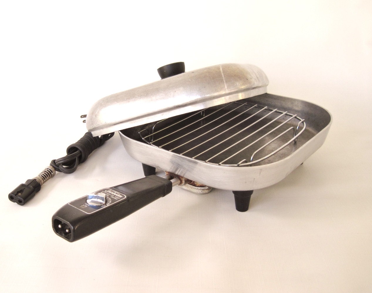 Pan parts. Electric frying Pan. Skillet Kitchen.