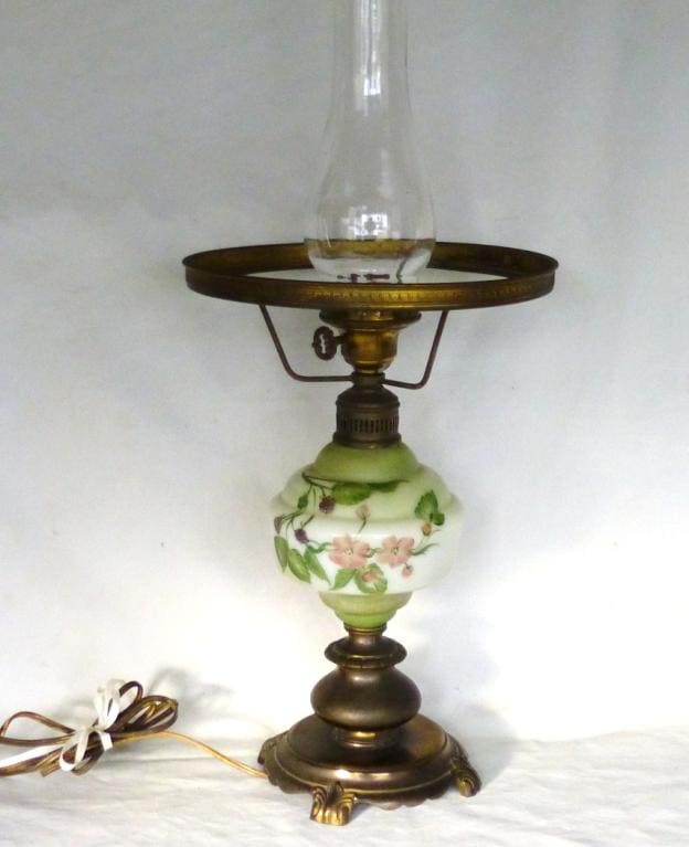 Working Footed Electric Hurricane Lamp with Chimney and