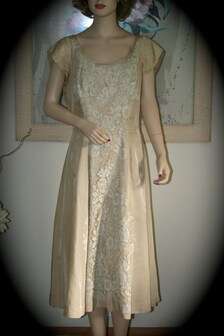 Vintage Ivory Dress Beautiful Lace Panel on the Front, Larger Size ...