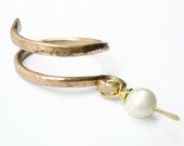 Fresh water pearl ring-Copper ring-Fresh water white pearl-Adjustable copper wire ring-Hand hammered ring-Handmade jewelry-Greek jewelry