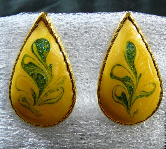 Items similar to Vintage Yellow Enamel Earrings Pierced Pair Goldtone