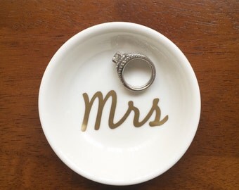 Custom wedding ring holder