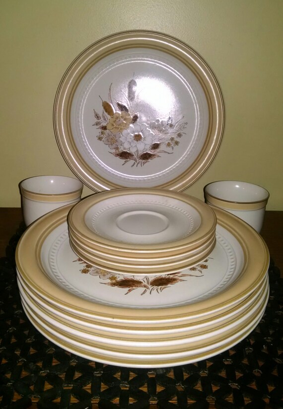Crowning Fashion Dinnerware from Japan by by VarianceBoutique