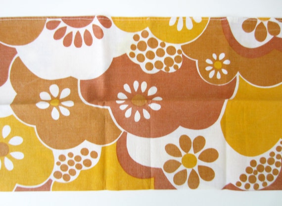 1970s Vintage TABLECLOTH 8 Matching NAPKINSorange Yellow