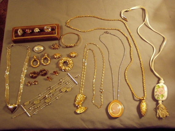 Vintage Lot Avon Costume Jewelry Necklaces Earrings Pins Rings