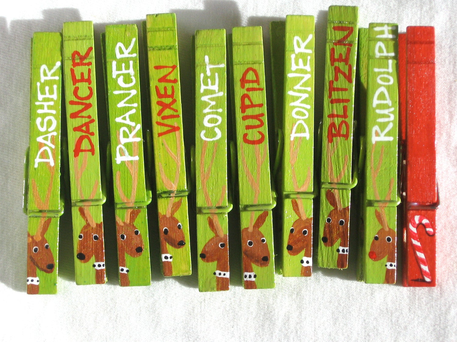CHRISTMAS REINDEER CLOTHESPINS Hand Painted