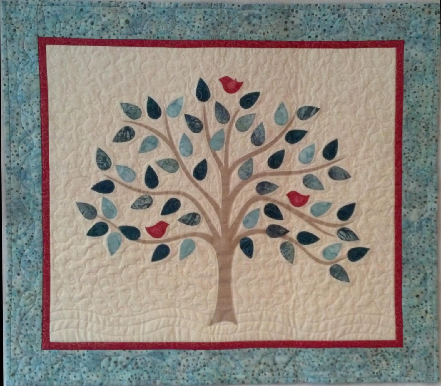 get-this-free-quilting-pattern-for-a-christmas-wall-hanging-pieced-brain