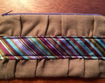 Half-Windsor. A hip clutch made from upcycled menswear