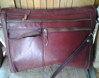 DELIGHT /// Maroon 1970s Leather Bag
