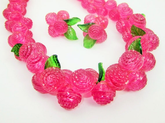 plastic berries necklace pink green fruit cluster jewelry old plastic berries necklace pink green fruit cluster jewelry old