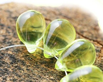 Jonquil Yellow Teardrops, czech glass drop beads, lemon yellow, Briolettes - 10x14mm - 6Pc - 0721