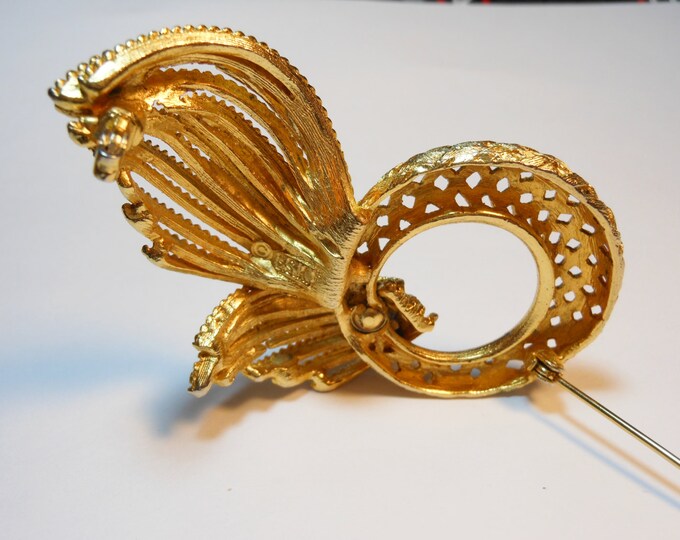 BSK circle brooch gold plated open work lattice brooch with ribbon accent